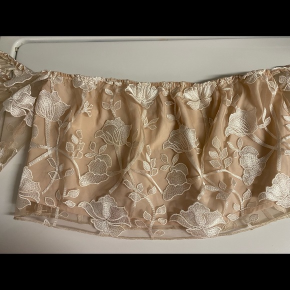 Tobi Off Shoulder Lace Nude Crop Top Size M - Picture 2 of 5